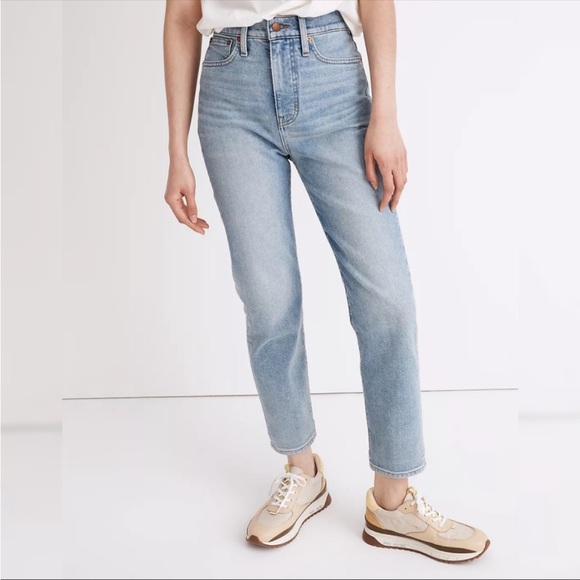Madewell The Curvy Mom Jean - Picture 3 of 10